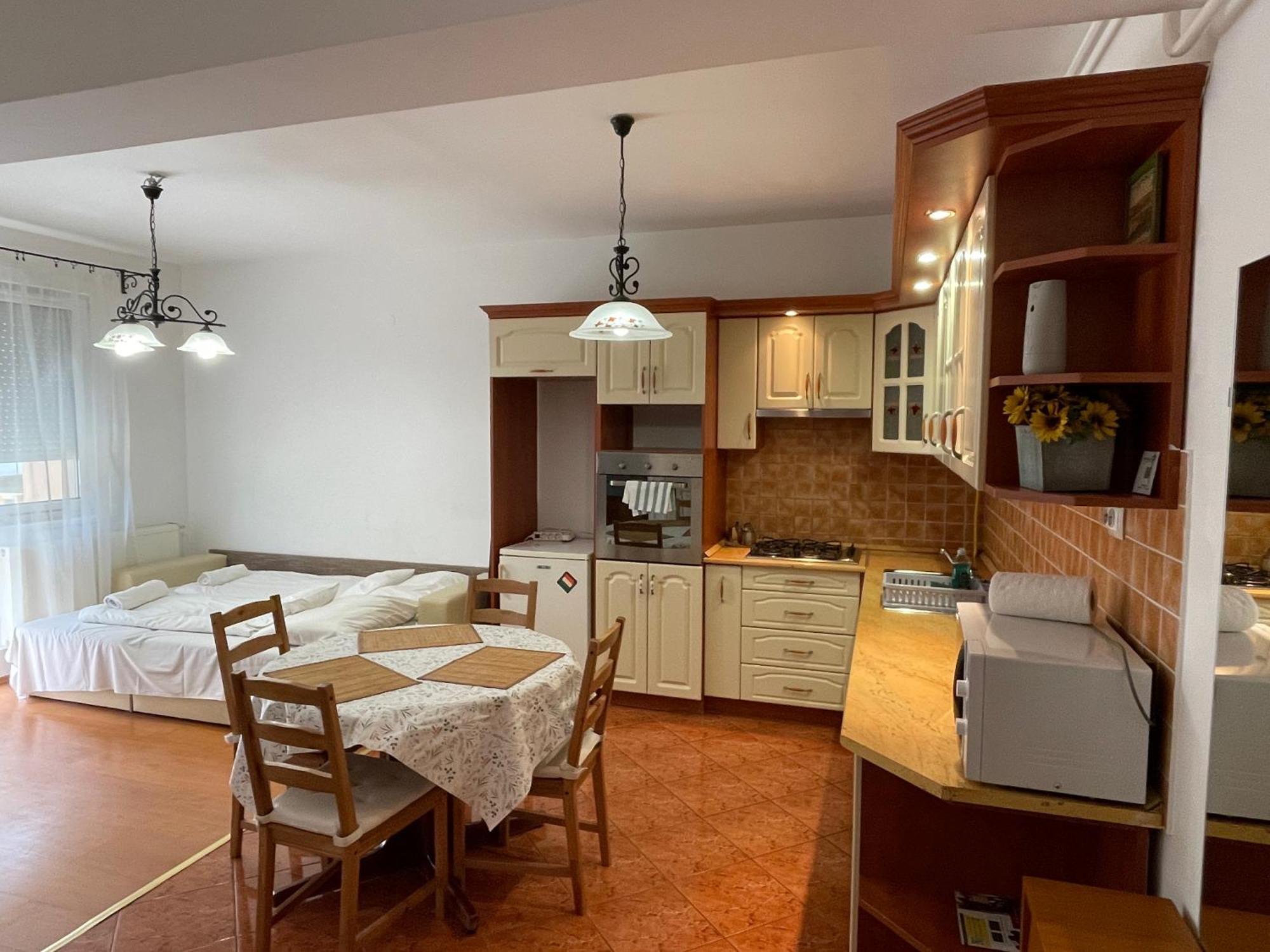 Zoli Apartmanok-Anita Koelcsey 34-36 Hajduszoboszlo Ngoại thất bức ảnh